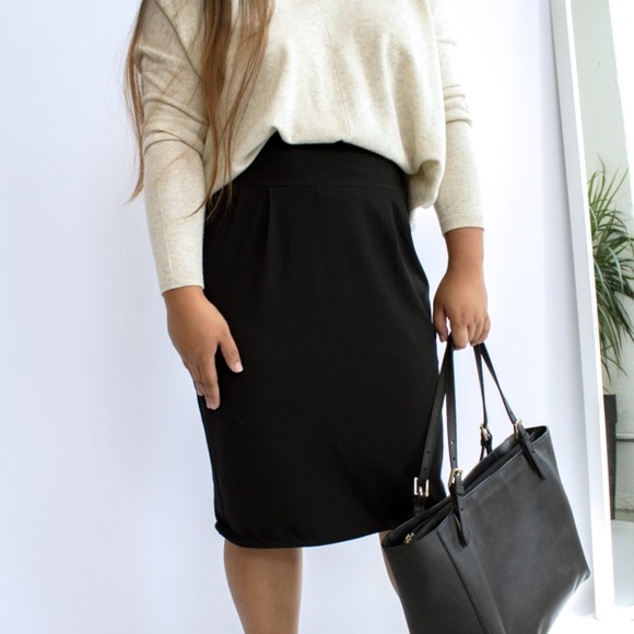 Encircled Dresses & Skirts - Navy Blue Encircled Dressy Sheatskirt - M